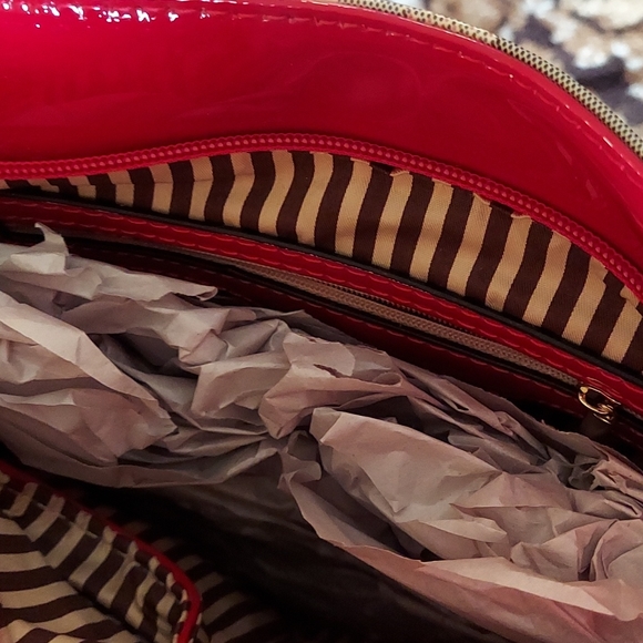 Patent leather large crossbody - Picture 2 of 6